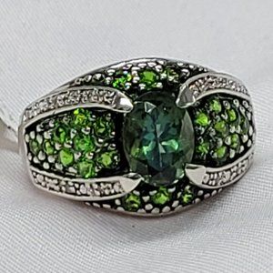 Women's 925 silver with green stones ring